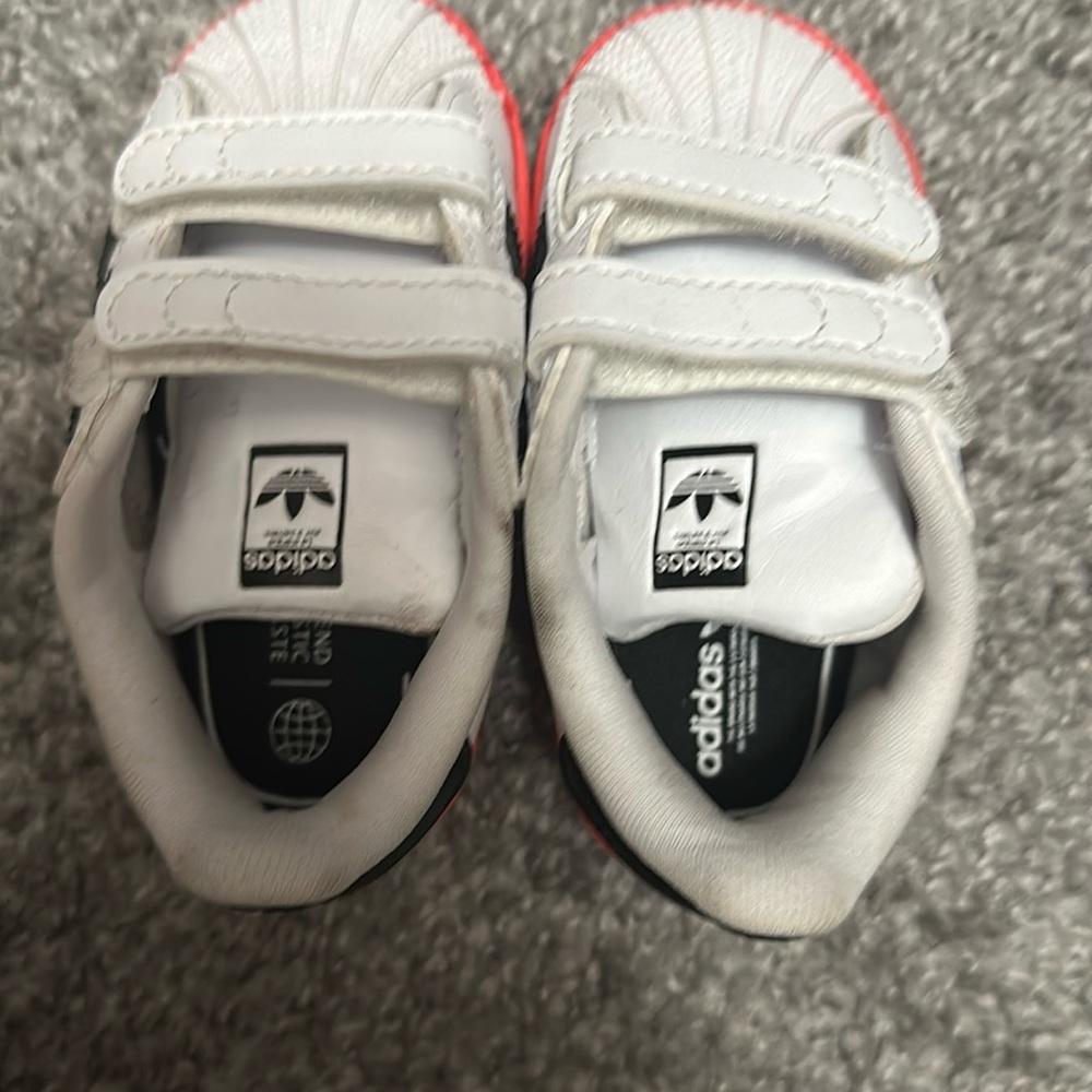 Adidas Sneakers